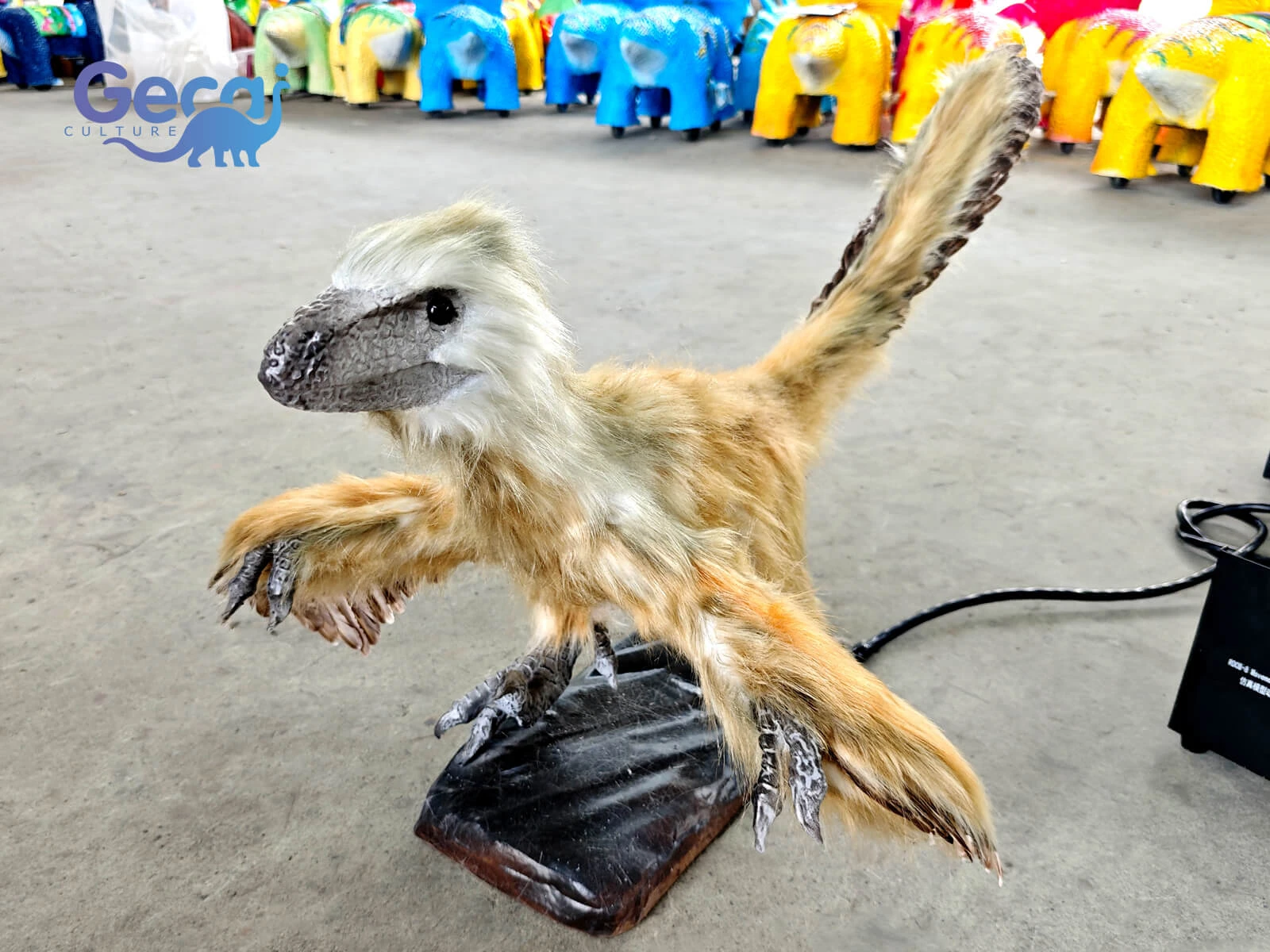 Small Animatronic Feathered Velociraptor