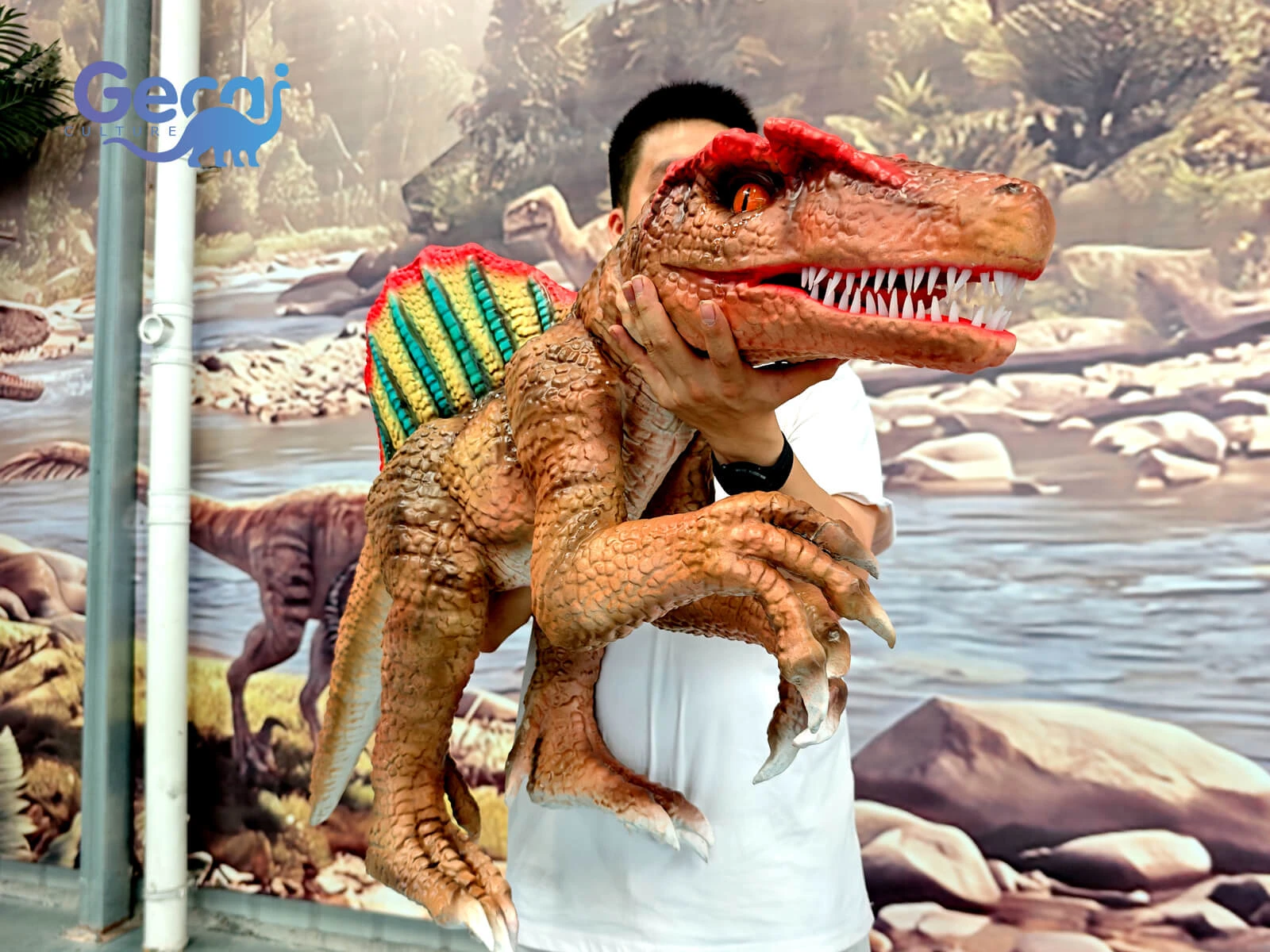 Interactive Spinosaurus dinosaur hand puppet with realistic details and flexible movements. Custom designs for theme parks, shows, museums and events.