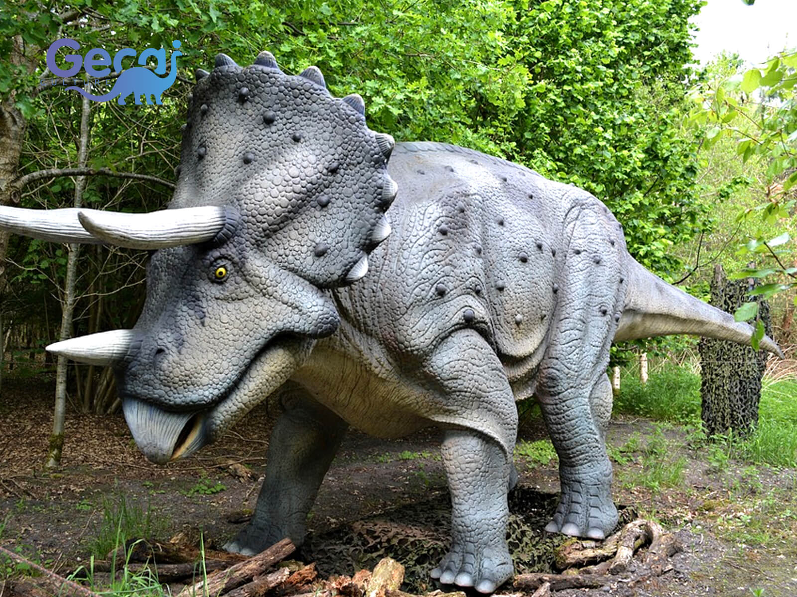 Dinosaur Park Animatronic Triceratops Statue