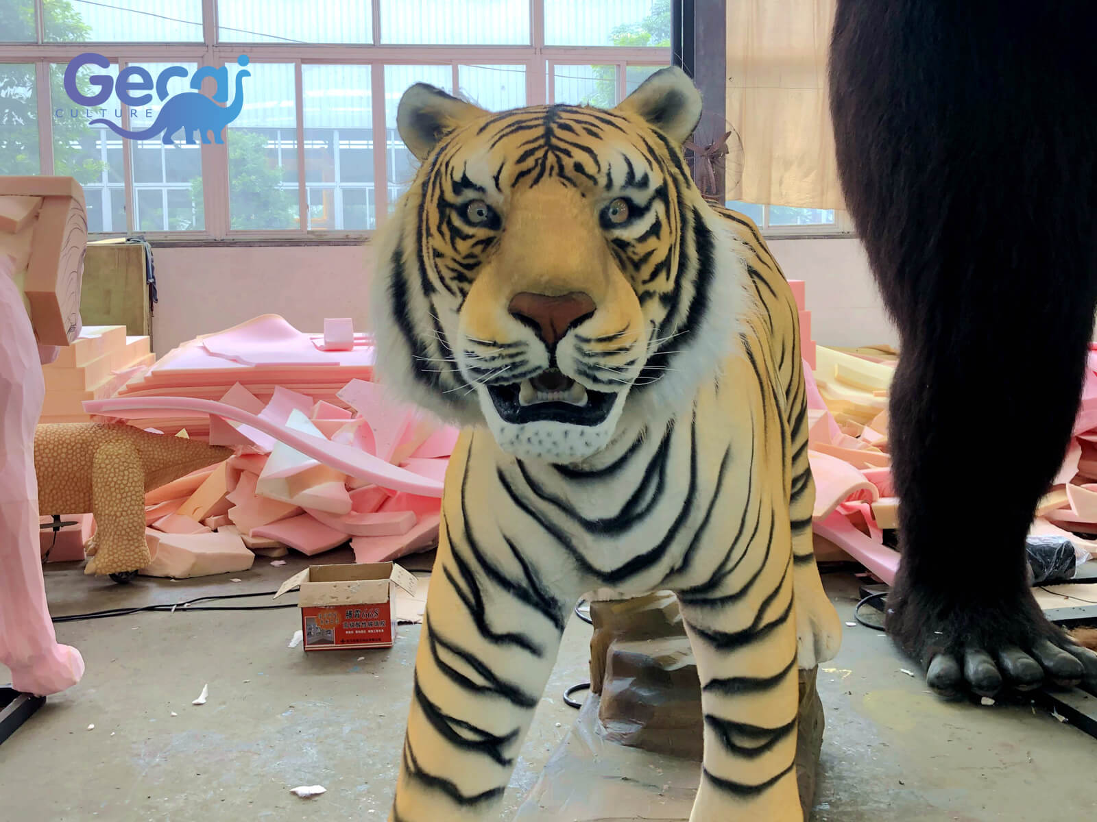 Life Size Realistic Tiger Animatronic Animal Statue