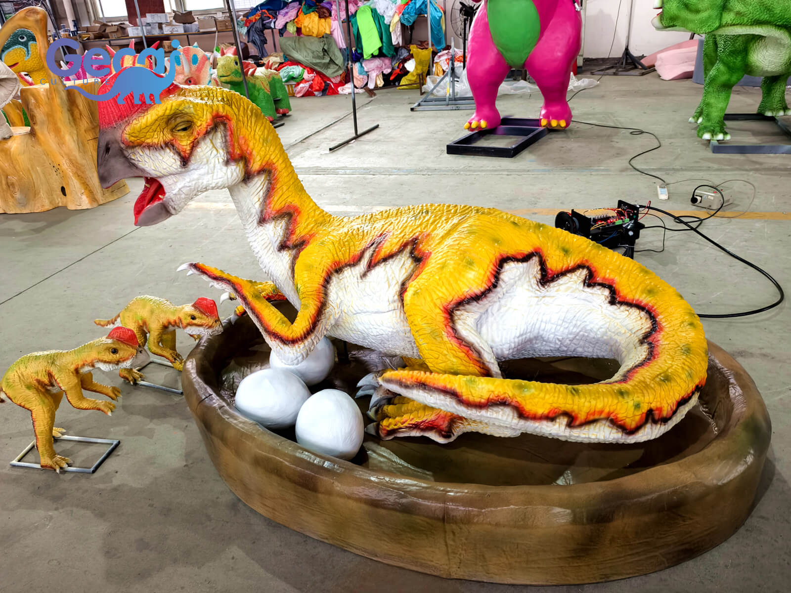 Animatronic Oviraptor Set with Nest