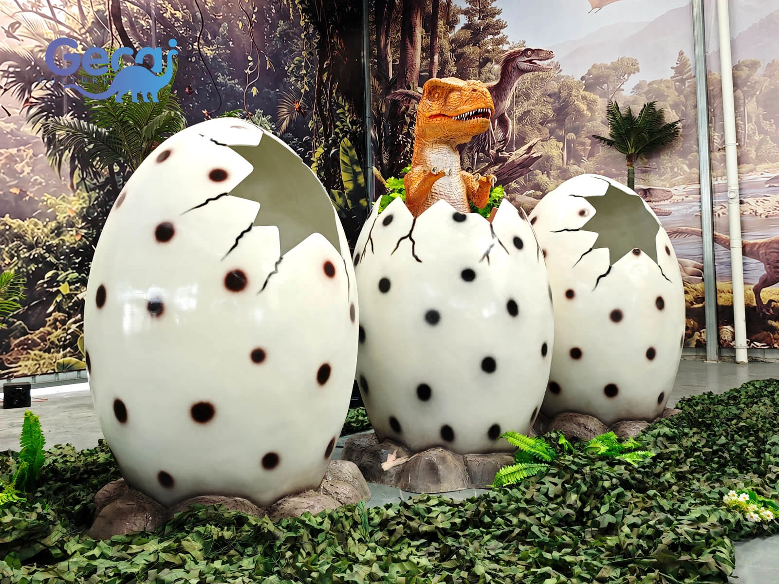 Dinosaur Egg Photo Prop for Theme Parks