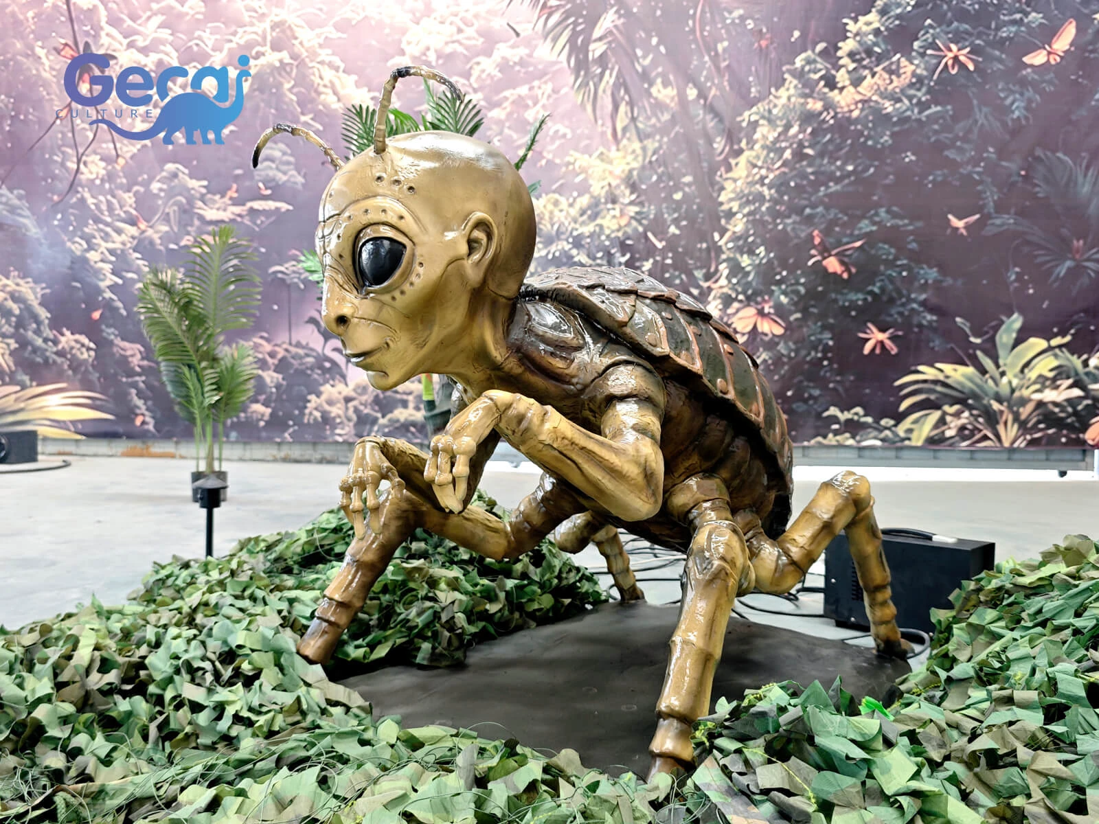 Custom animatronic alien insect models for theme parks and sci-fi exhibitions. Unique creature designs, realistic movements and interactive effects.