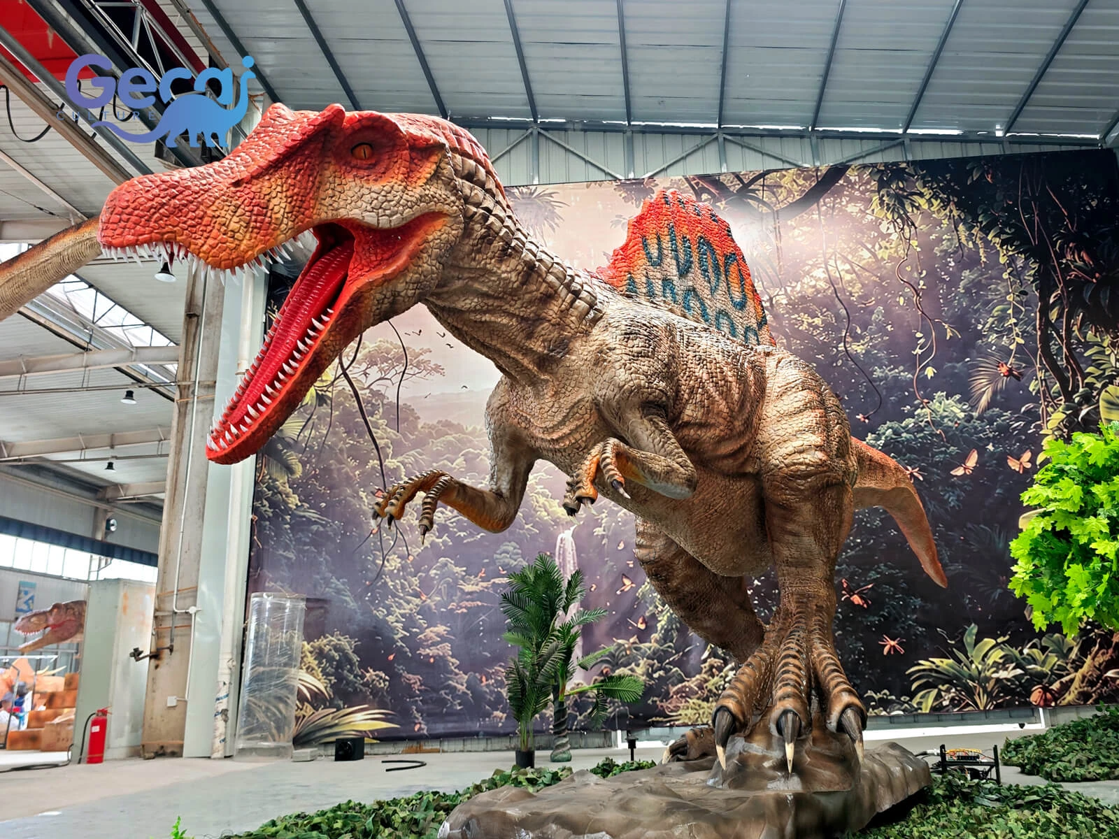 Life size animatronic Spinosaurus for museums with realistic details and lifelike movements. Custom dinosaur models for educational exhibitions.
